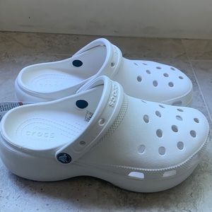 New with tags crocs platform shoes size W8 ( runs small)